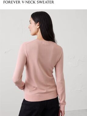 Banana Republic Forever V-Neck Sweater - size M